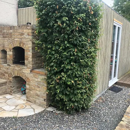 Appartement En Fond De Jardin